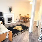 Cozy One-Bedroom Studio Flat !