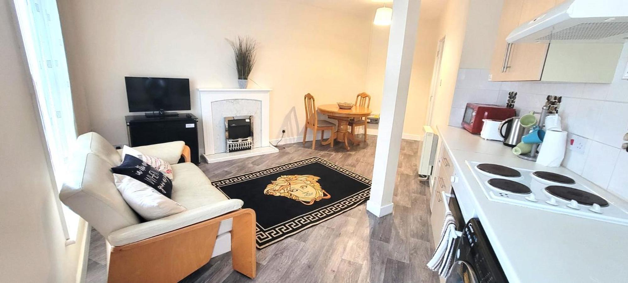 Cozy One-bedroom Flat ! *